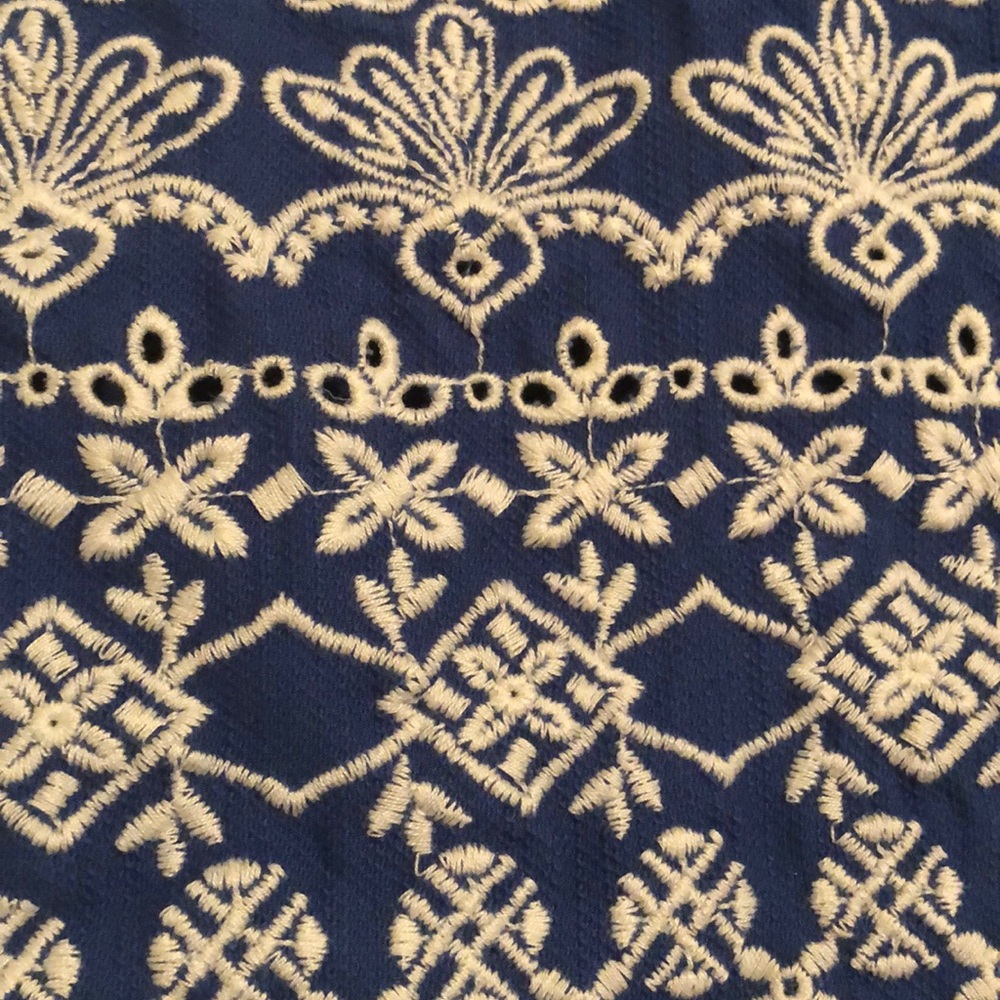 Embroidered mini skirt - Picture 2 of 4